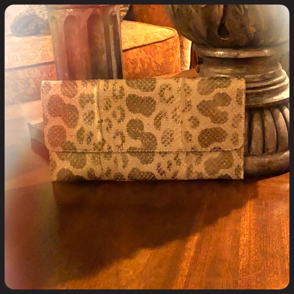 NWOT “Carlos Falchi Python Clutch Bag” 💛💛